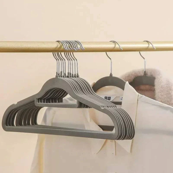 10pcs velvet hangers - Image 4